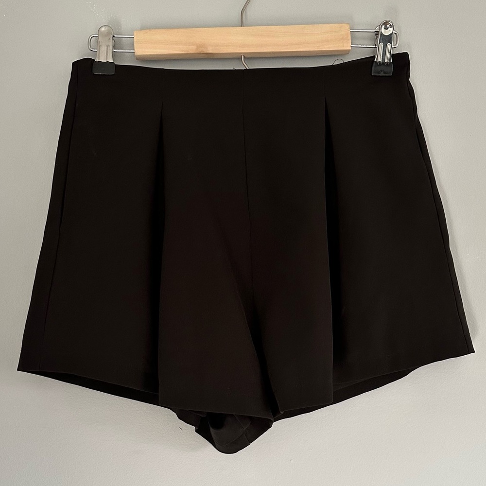 ❗BOGO❗NWOT Tobi Pleated Black Shorts with Pockets